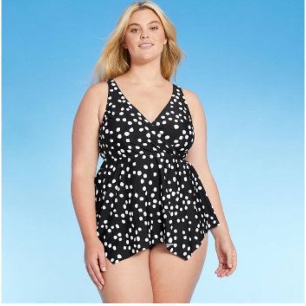 Women's Plus Size V-Neck Sharkbite Tankini Top - Kona Sol™ Dot Print